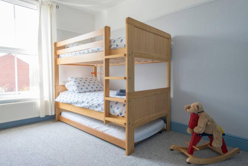 Large Character Home, Hot Tub, Beach 5 Min Walk Gorleston-On-Sea Exterior photo