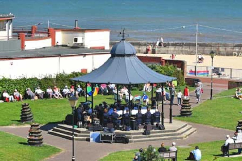 Large Character Home, Hot Tub, Beach 5 Min Walk Gorleston-On-Sea Exterior photo